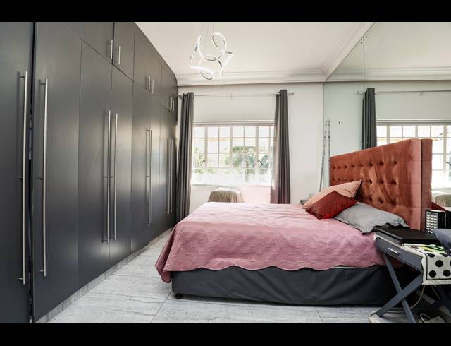 3 BEDROOM APARTMENT FOR SALE IN ESSENWOOD